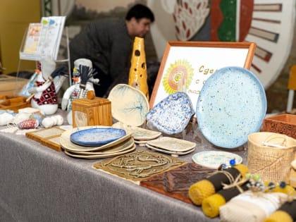 В ЮЗГУ прошла предновогодняя благотворительная ярмарка