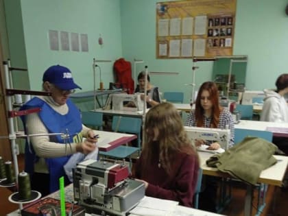 Активисты ЛДПР из Курской области поздравили студентов колледжа с праздником!