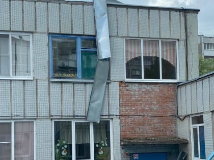 В курском детском саду №122 ветер повредил кровлю