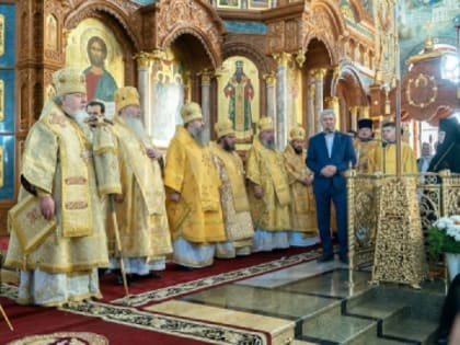 В праздник Собора Воронежских святых Преосвященнейший епископ Паисий принял участие в торжественном богослужении в главном храме Воронежской митрополии