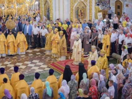 Торжественное богослужение в день памяти праведного воина Феодора Ушакова прошло в кафедральном соборе