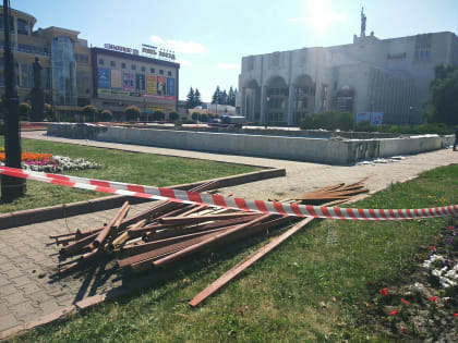 В Курске приступили к «апгрейду» фонтана на театральной площади