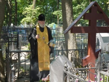 Митрополит Курский и Рыльский Герман посетил Никитский некрополь