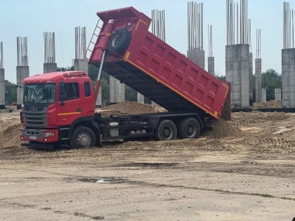 В Курске продолжается стройка крытого футбольного манежа