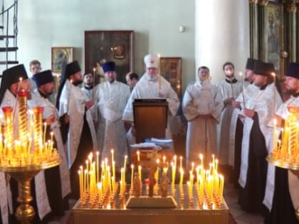 Митрополит Герман совершил заупокойное богослужение в канун Троицкой родительской субботы
