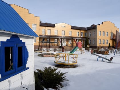 Роман Старовойт осмотрел детсад и новую поликлинику в Обоянском районе