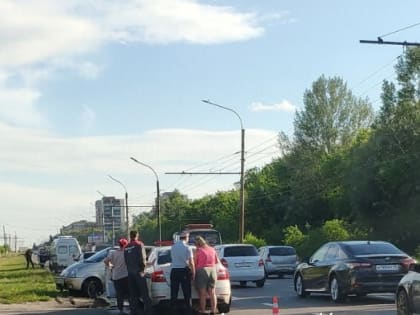 В Курске из-за аварии образовалась пробка на улице Энгельса