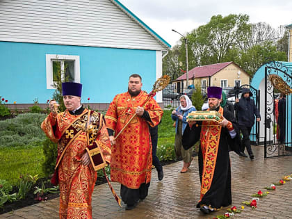 Архиерейская литургия в храме ап. Иоанна Богослова с. Ловчиково Ливенской епархии