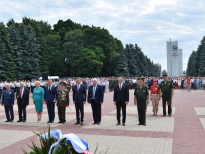 Депутаты приняли участие в памятных мероприятиях