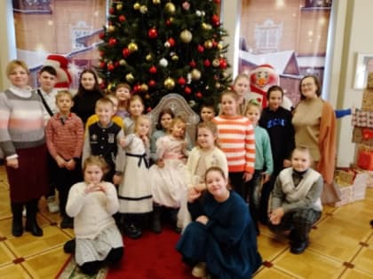 Новогоднее представление в Курском драматическом театре имени А.С. Пушкина для детей воскресной школы Троицкого кафедрального собора и детей сотрудников епархиального управления