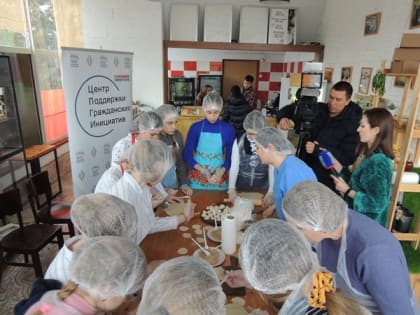 Сторонники организовали для детей мастер-класс по лепке домашних пельменей