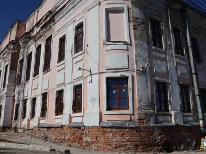 В Курске к 1 мая 2023 года планируют завершить реставрацию здания реального училища