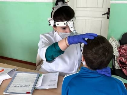 Медики из Курска осмотрели 58 детей в Фатежском районе