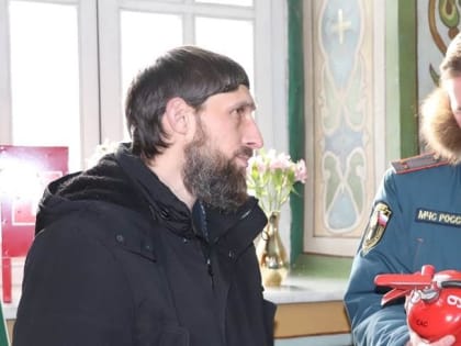 Курские спасатели накануне Рождества проводят инструктажи в храмах