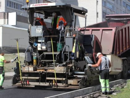 В Курске на 5 улицах и проспекте работают дорожники