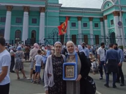 Руководитель воскресной школы участвует в каждом крестном ходе в Коренную пустынь в Курской области