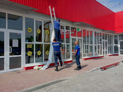 В Курске продолжается демонтаж рекламных конструкций