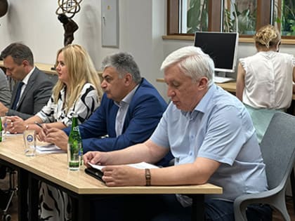 Выездное заседание постоянного комитета по социальной, семейной политике и здравоохранению Курской областной Думы прошло в КГМУ