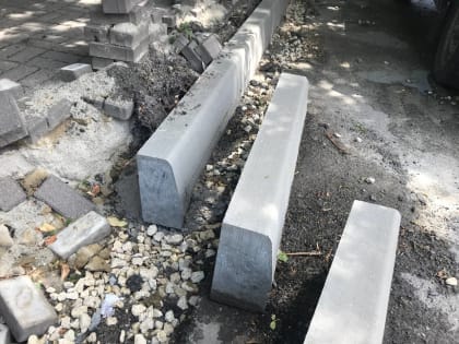 На 3 улицах Курска ремонтируют дороги по БКД