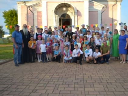 Преосвященнейший епископ Паисий посетил детский православный лагерь во имя преподобного Серафима Саровского при Михайло-Архангельском храме села 2-е Засеймье Мантуровского благочин