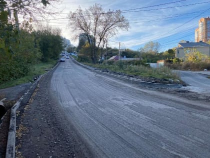 В Курске продолжается ремонт дороги на Мирной улице