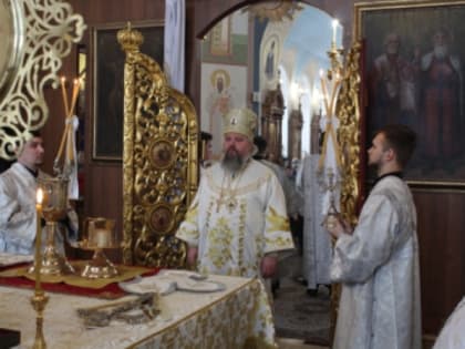 Преосвященнейший епископ Паисий совершил Литургию в Никольском храме поселка Горшечное