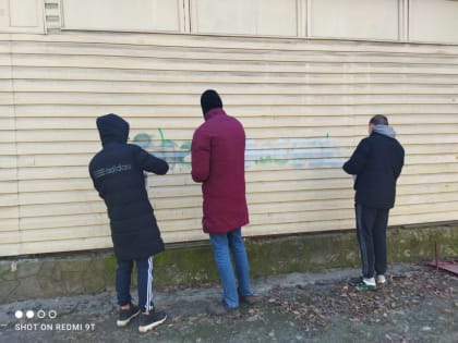 Волонтеры закрасили 135 надписей в Сеймском округе Курска