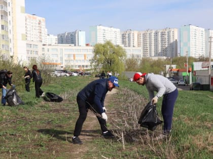 Третий курский общегородской субботник начался на проспекте имени Клыкова