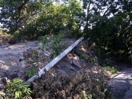 В Курске демонтировали упавшую опору на улице Марата