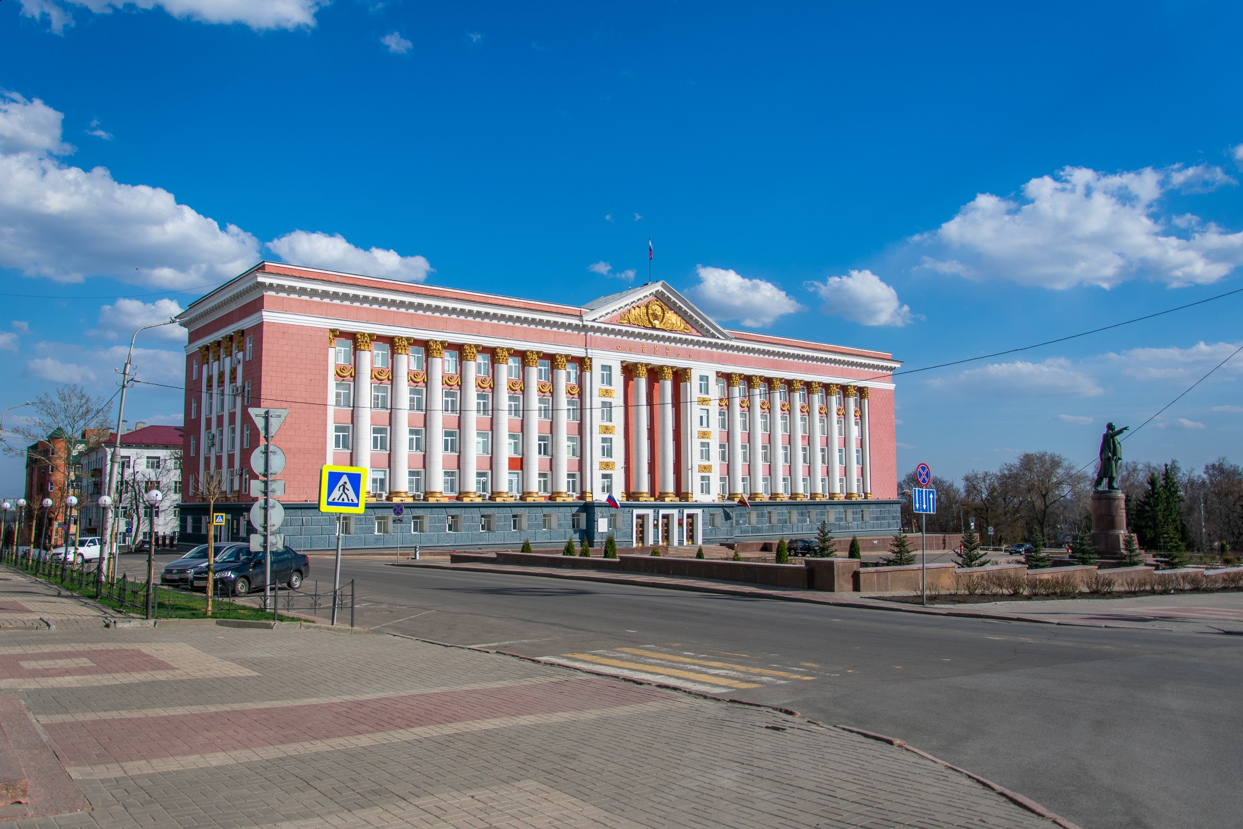 Курская обл курск. Дом советов Курск. Дом советов города Курска. Города Курска и Курской области. Курск дом правительства.