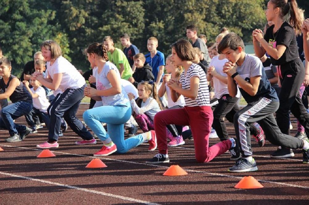 Спортивная программа. Зарядка для горожан. В здоровом теле здоровый праздник фото.