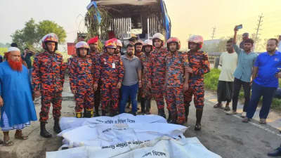 ঢাকা-মাওয়া এক্সপ্রেসওয়েতে বাস খাদে পরে, নিহত ৩ আহত ১৬জন।
