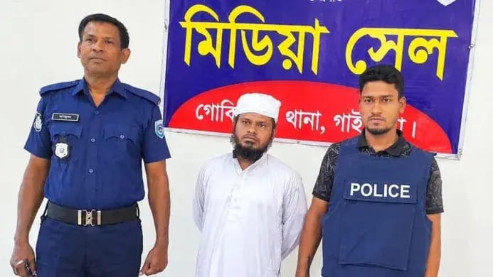 গোবিন্দগঞ্জে অশ্লীল ছবি দিয়ে ব্ল্যাকমেইল, মাদরাসা শিক্ষক গ্রেপ্তার।
