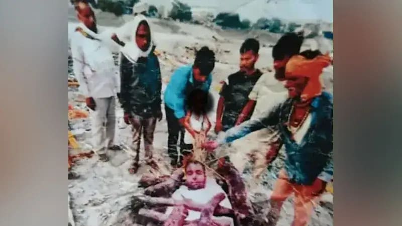 হত্যা মামলার বিচার এড়াতে এআই দিয়ে নিজের মৃত্যুর ভুয়া ছবি, ছাগল দাহ করে ধরা যুবক