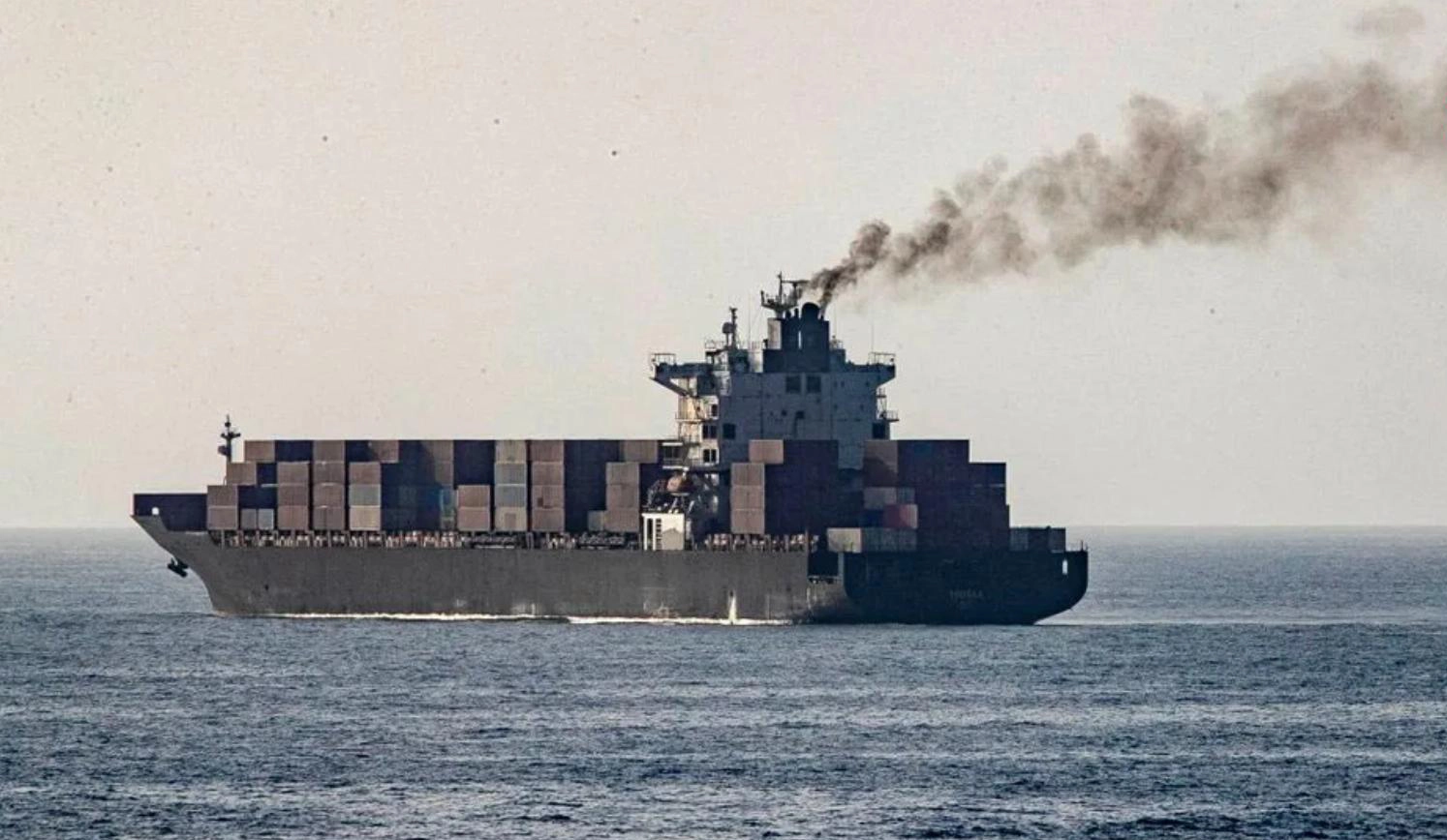 ஹோர்முஸ் நீரிணையில் கொள்கலன் கப்பல் மீது ஈரானின் புரட்சிகரக் காவல்படை துப்பாக்கிச் சூடு!