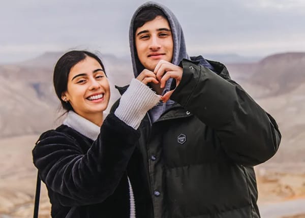 alumnithanks_playvideo_featimage