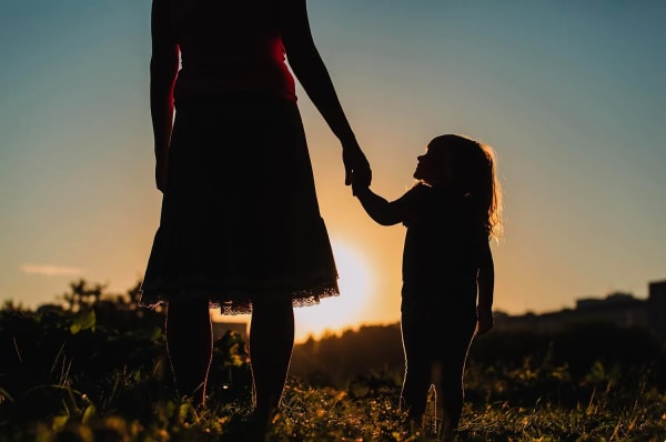 mothersday-silhouette-featimage