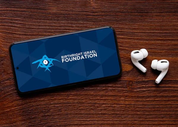 brif-airpods-birthrightisraelvideorecs