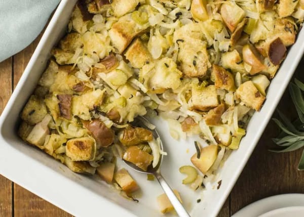 apple-fennel-raisin-stuffing