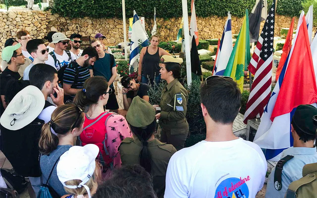 A Birthright Israel mifgash participant speaking to the group in 2013 at Har Herzl