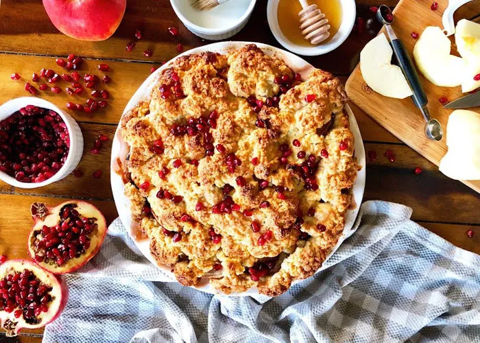 High Holiday Recipe: Apples, Honey & Pomegranate Crumb Pie