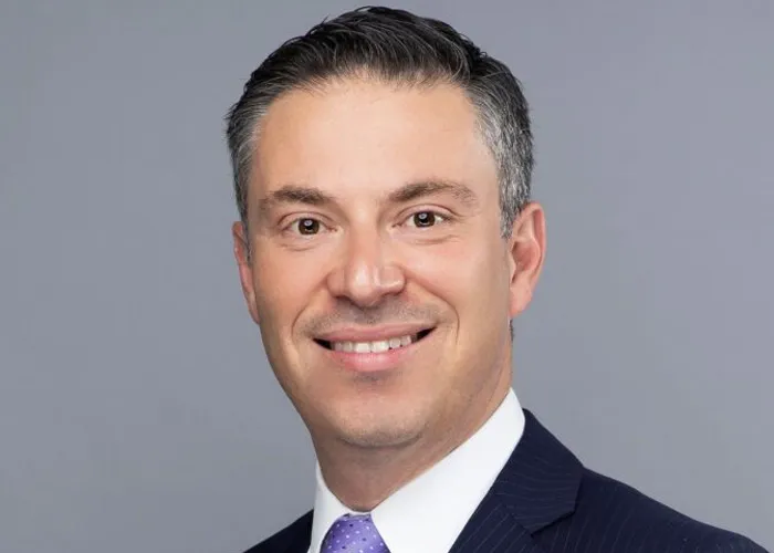 eliassaratovsky-headshot-feat