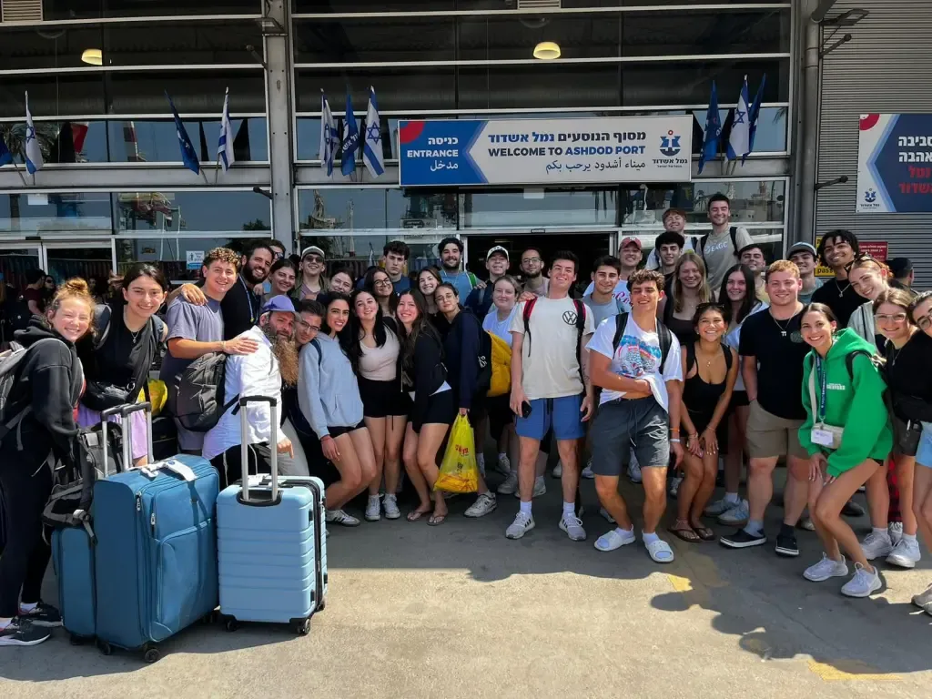 500-program-participants-earlier-today-106648754