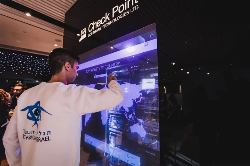 A Birthright Israel participant at The Center for Israeli Innovation