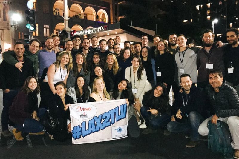 Niran with participants from Los Angeles