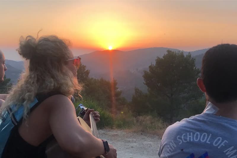 Tori Greene playing the guitar on her Birthright Israel trip