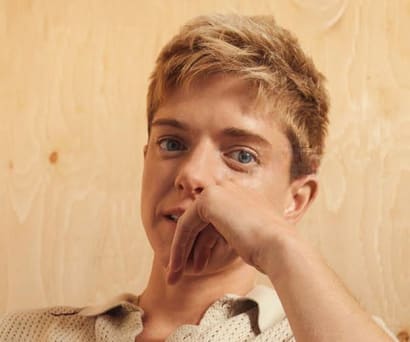 Mae Martin: The Possum