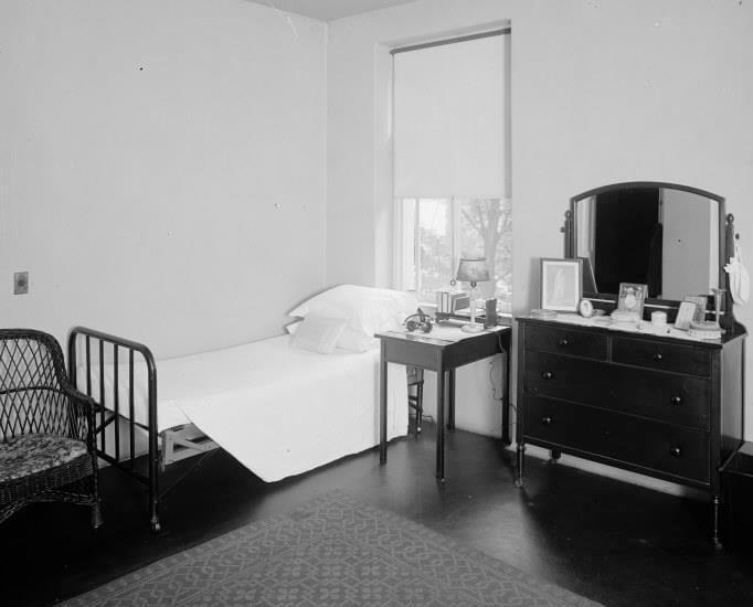 A Nurse Resting-Room at the Washington Homeopathic Hospital, early 1900's.