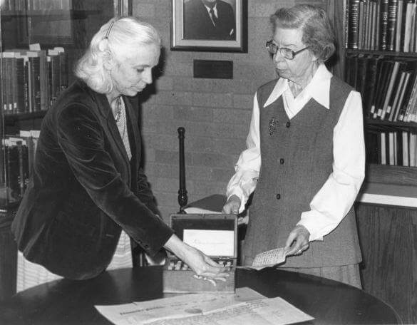 Presenting of a Homeopath medicine-chest in 1988.
