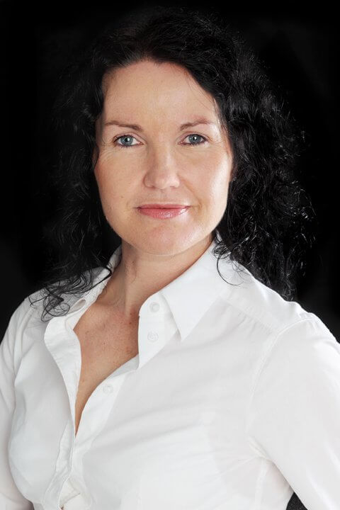 ULRIKE HOLZER